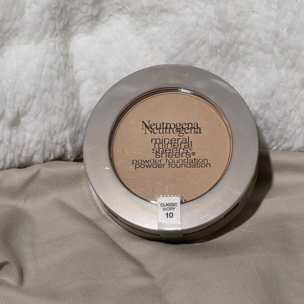 Neutrogena Mineral Sheers Powder Foundation - Classic Ivory